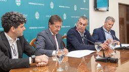 El gobernador Suarez junto a Gabriel Vienni, Enrique Vaquié y Alejandro Molero.