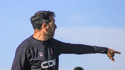 Mariano Echeverría es el entrenador del Deportivo Maipú. Mariano Echeverría es el entrenador del Deportivo Maipú.
