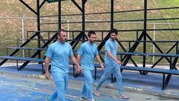 La única prueba de vida que envió el gobierno de Nicolas Maduro es una foto de Nahuel Gallo mientras camina junto a otros presos. La única prueba de vida que envió el gobierno de Nicolas Maduro es una foto de Nahuel Gallo mientras camina junto a otros presos.