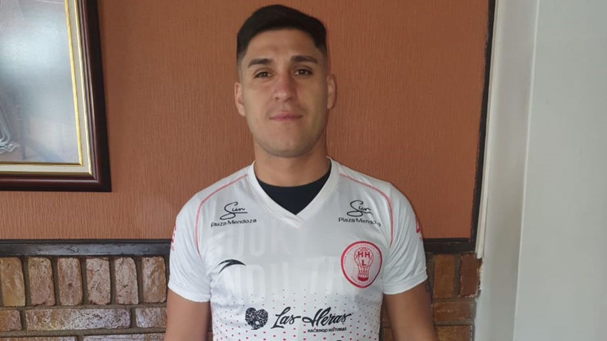 El defensor Nicolás Inostroza extendió su vinculo en el Globo.