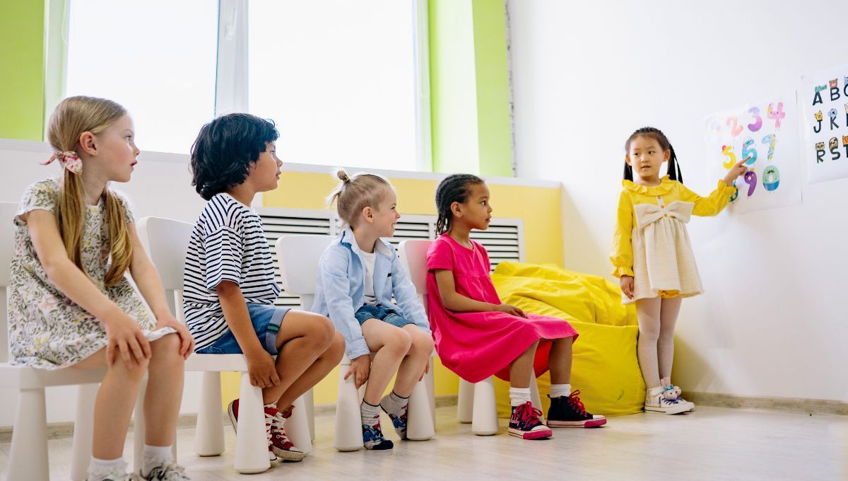 La edad relativa favorece a los niños nacidos en los primeros meses del año frente a quienes tienen una fecha de nacimiento hacia el final del calendario. La edad relativa favorece a los niños nacidos en los primeros meses del año frente a quienes tienen una fecha de nacimiento hacia el final del calendario.