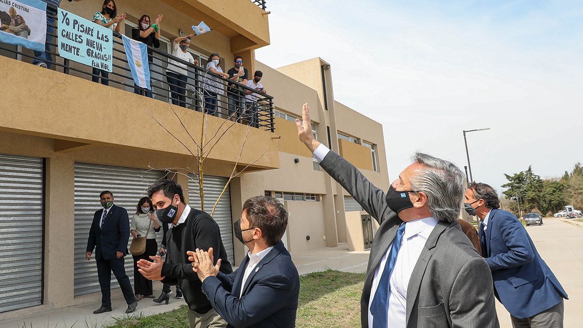 Alberto Fernández entregó viviendas en San Antonio de Areco.