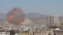 Un video muestra el impacto de la bomba MOAB que dejó un cráter de 300 metros de profundidad