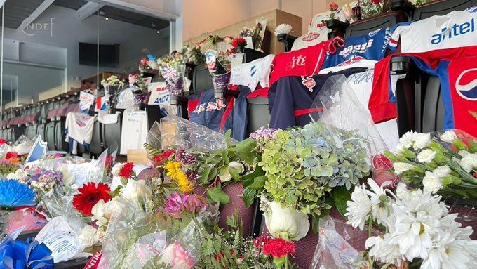 El palco del Morro García en el estadio de Nacional se llenó de ofrendas.
