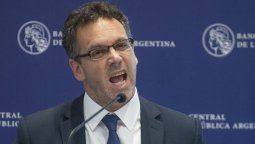 Fernández dijo que Sandleris no ha hecho mérito para continuar en su cargo