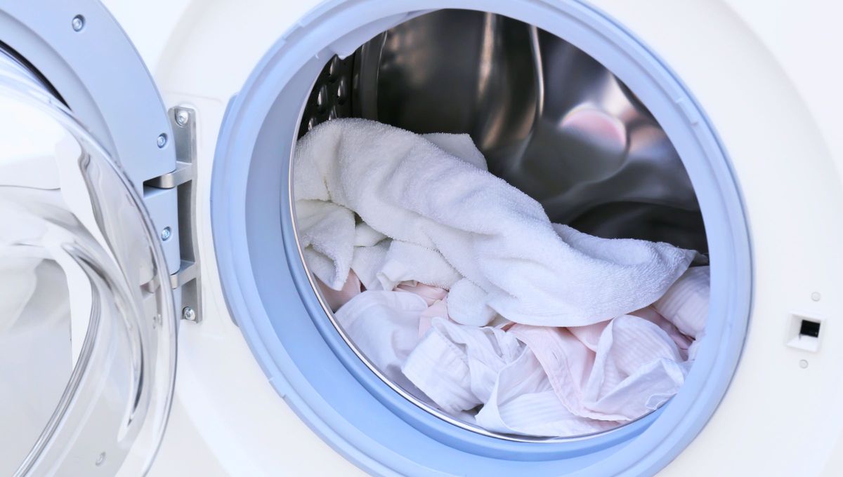 La ropa blanca es muy delicada por eso hay que tener un cuidado especial con ellas. Para eso, hay un aliado indiscutible: el bicarbonato La ropa blanca es muy delicada por eso hay que tener un cuidado especial con ellas. Para eso, hay un aliado indiscutible: el bicarbonato