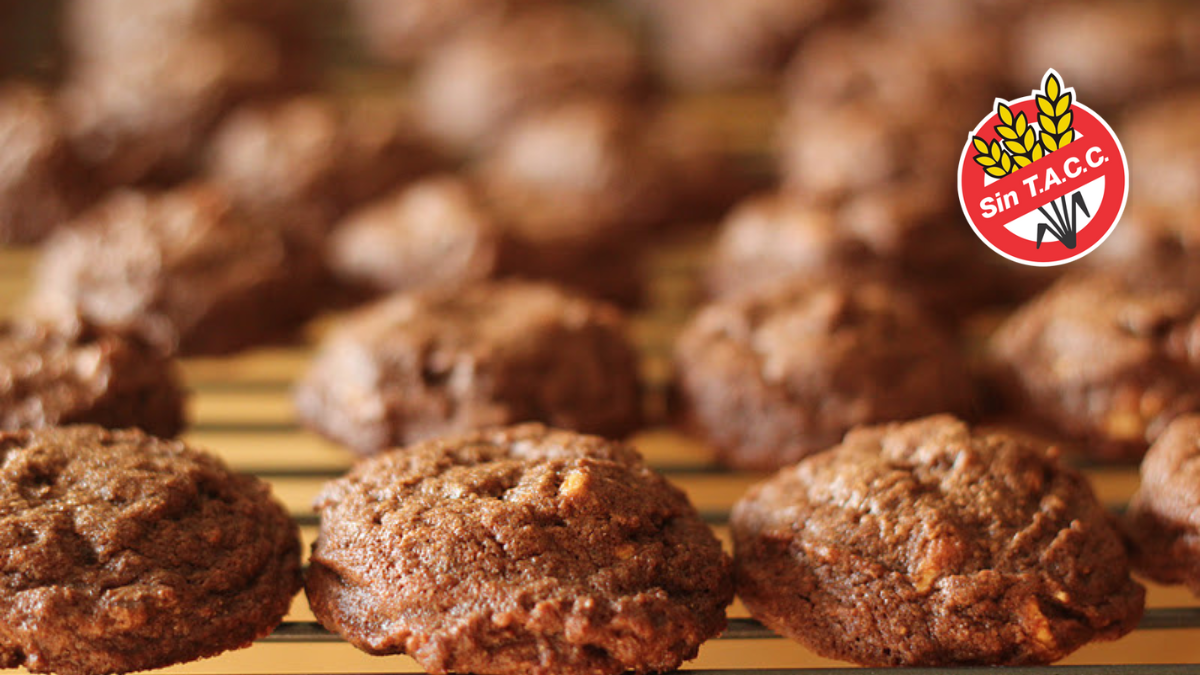La pasta de maní les da un sabor exquisito y único a estas galletitas sin TACC. La pasta de maní les da un sabor exquisito y único a estas galletitas sin TACC.