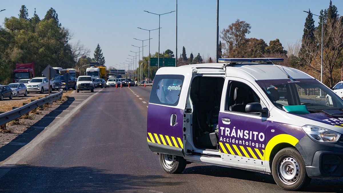 El ingreso a Mendoza por la Ruta 7, Acceso Este, mostró este panorama de embotellamientos en la cercanía del Mendoza Plaza Shopping. El ingreso a Mendoza por la Ruta 7, Acceso Este, mostró este panorama de embotellamientos en la cercanía del Mendoza Plaza Shopping.
