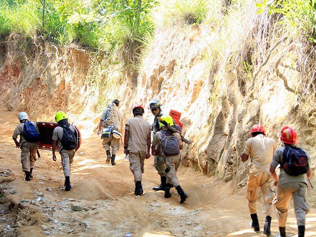 Suspendieron la búsqueda de ocho obreros en mina de Honduras para evitar más tragedias