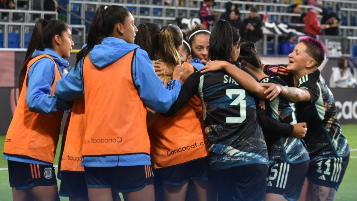 La Selección argentina femenina, con tres mendocinas en su plantilla, se clasificó a cuartos de final en la Copa de Oro.