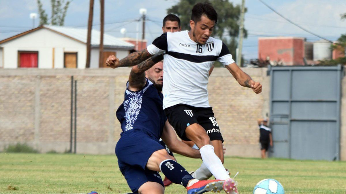 El delantero de Gimnasia y Esgrima Santiago González.