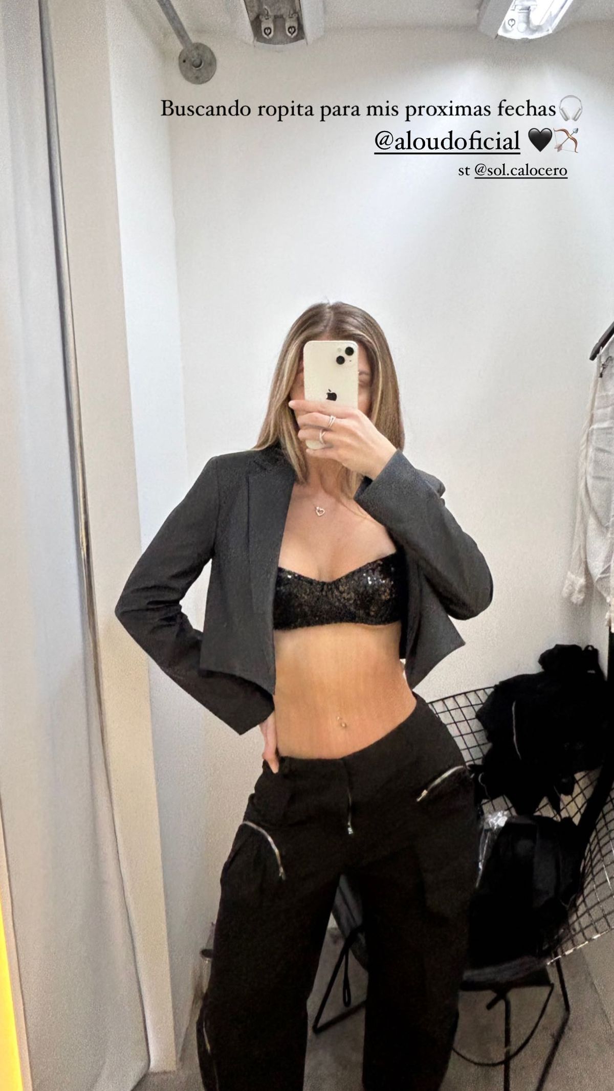 Romina Malaspina se muestra en mini corpiñito shiny y lleva la tendencia furor a otro nivel. Romina Malaspina se muestra en mini corpiñito shiny y lleva la tendencia furor a otro nivel.