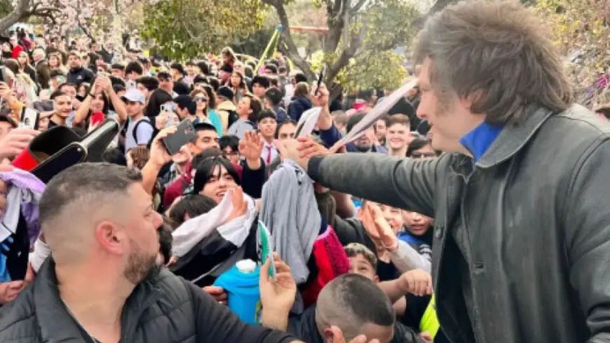 Javier Milei apeló al voto joven como refuerzo fundamental de campaña para las elecciones