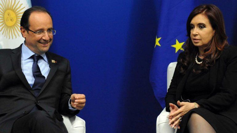 Cristina Kirchner fue recibida por Hollande en el Palacio Eliseo