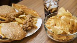 Los aditivos de los alimentos ultraprocesados alteran la microbiota intestinal y el sistema inmunológico.