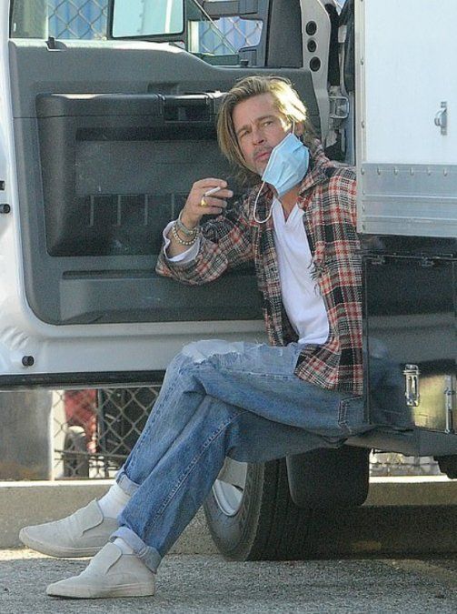 ¡Qué hombre! Brad Pitt fue fotografiado en plena acción solidaria