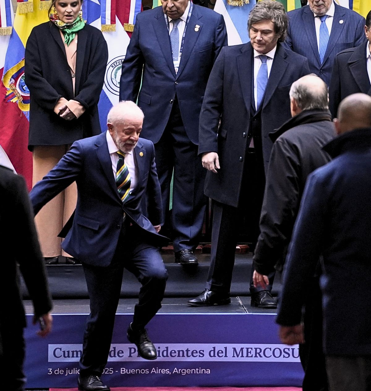 Lula da Silva y Javier Milei se preparan para la foto oficial del Mercosur.