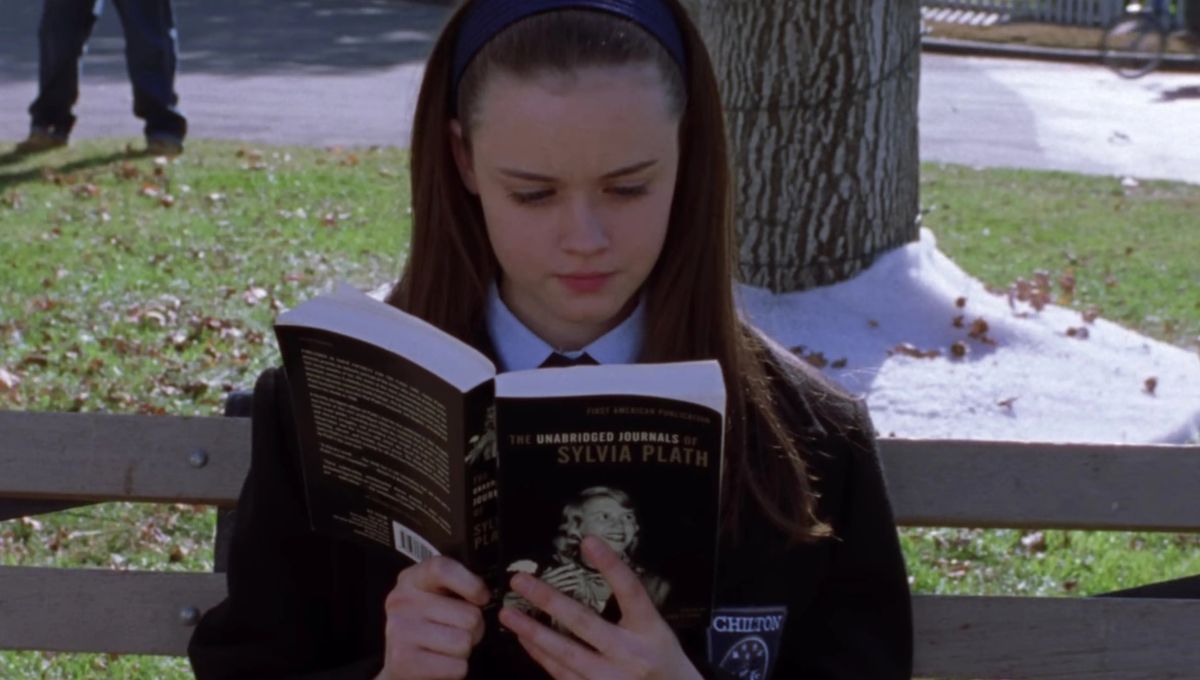 Rory Gilmore leyendo a Sylvia Plath. Rory Gilmore leyendo a Sylvia Plath. 