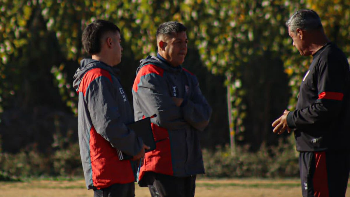 Pablo Jofré tendrá su estreno como entenador de Huracán Las Heras ante Juventud Unida de San Luis, en calle Olascoaga.