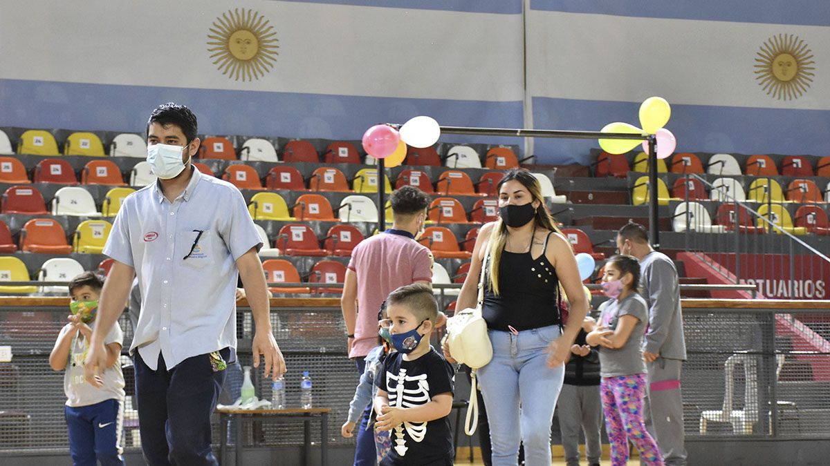 Covid en Argentina: más de 1.300 nuevos casos y 35 muertos
