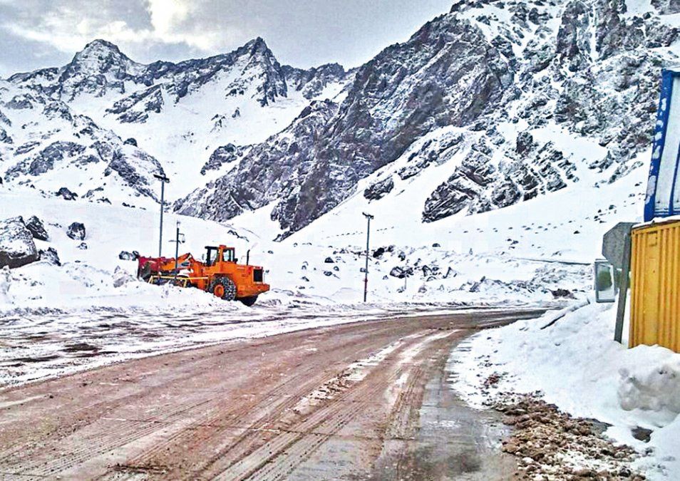 La posibilidad de nevadas obliga a las autoridades a tener en cuenta que el acondicionamiento puede demandar varias horas.
