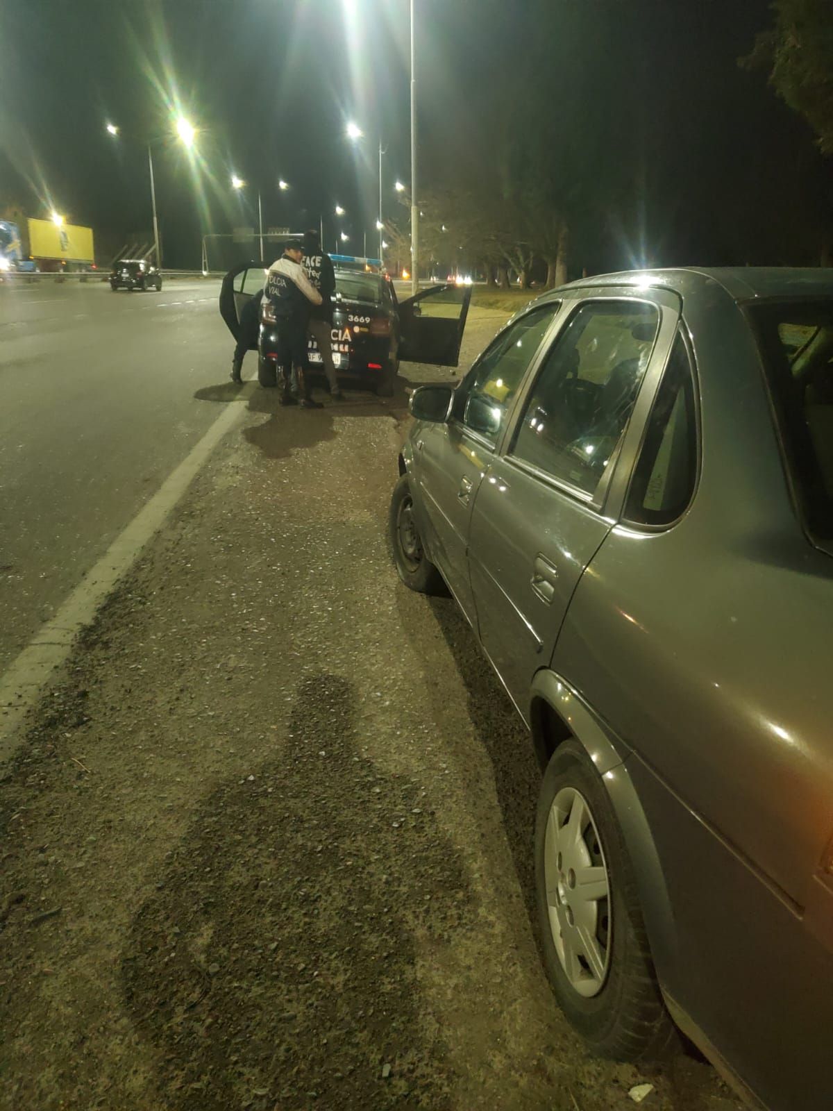 Conductor alcoholizado de un Corsa detenido en Acceso Este y el Predio de la Virgen. Conductor alcoholizado de un Corsa detenido en Acceso Este y el Predio de la Virgen.