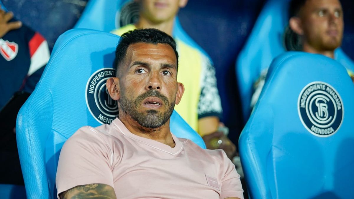 Carlos Tevez quedó en mala situación tras la eliminación de la Copa de la Liga 2024 y se duda su continuidad en el Rojo.