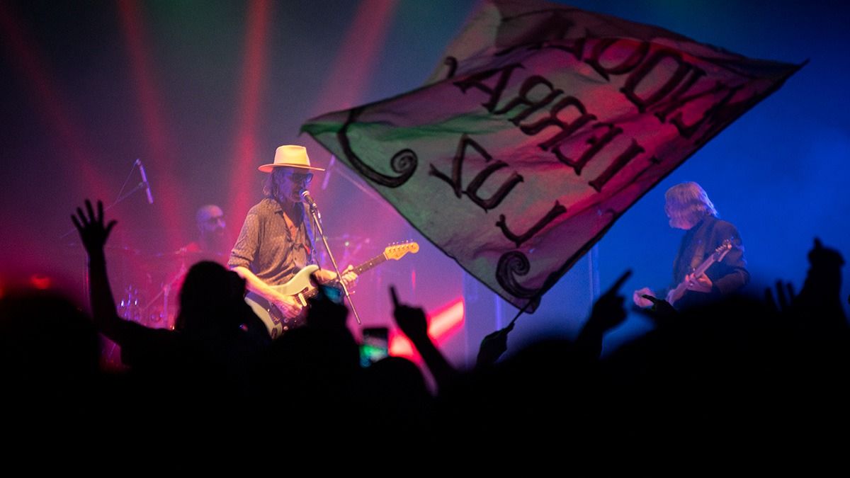 Este sábado. Skay vuelve a pisar un escenario mendocino con su banda Los Fakires.