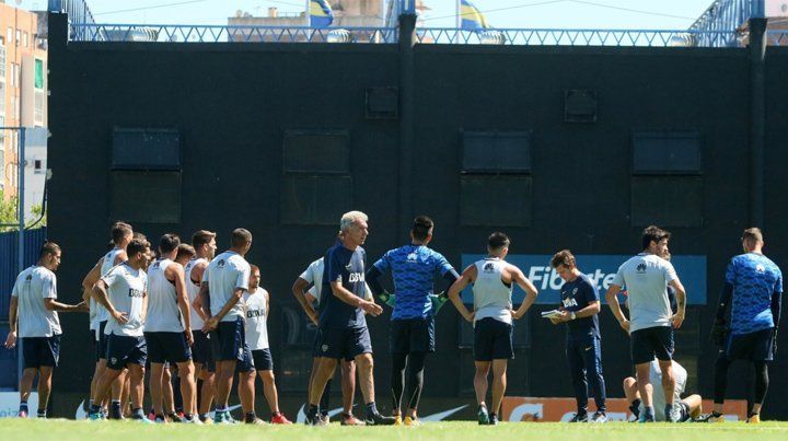 En el entrenamiento de Boca aparecieron dos pasacalles