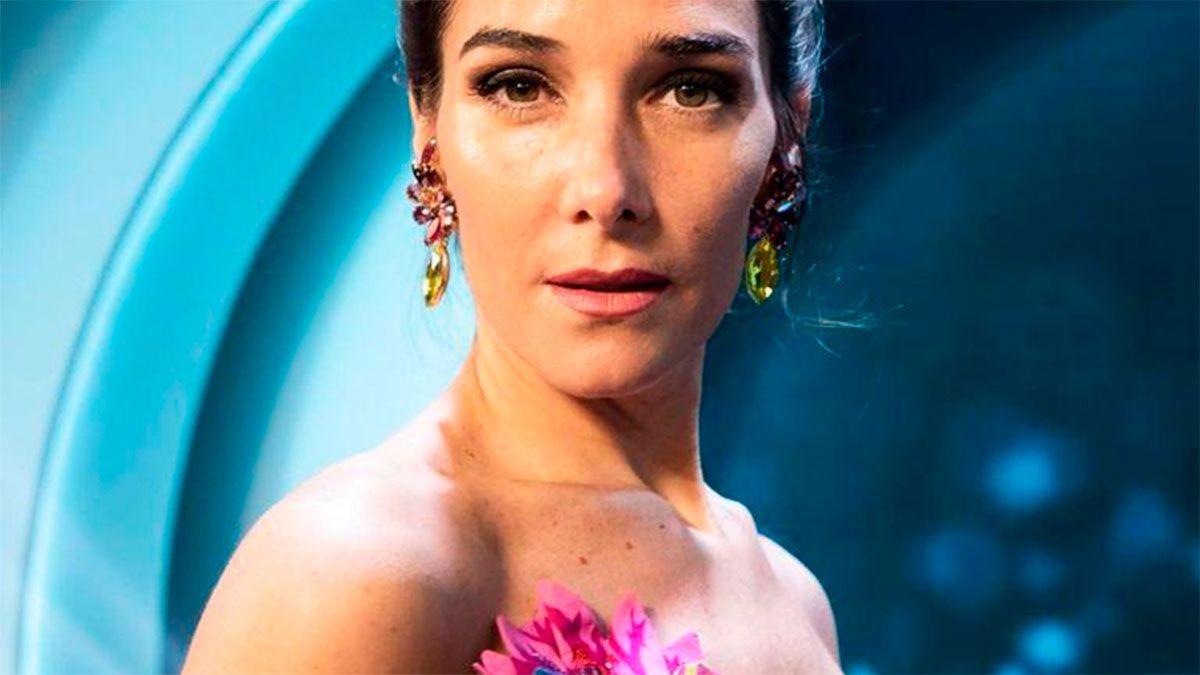 Juana Viale, con un look primaveral, se preocupó por los argentinos