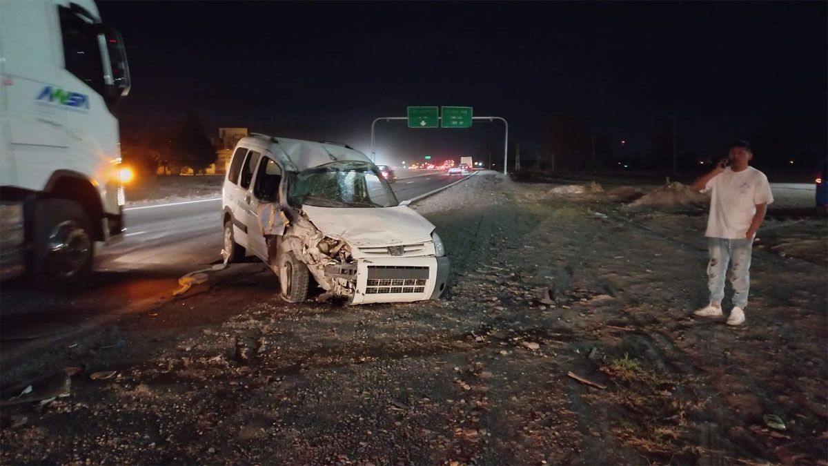 El segundo accidente ocurrió a solo 50 metros de donde fue el primer hecho con una víctima fatal. En este, los conductores sufrieron heridas leves.