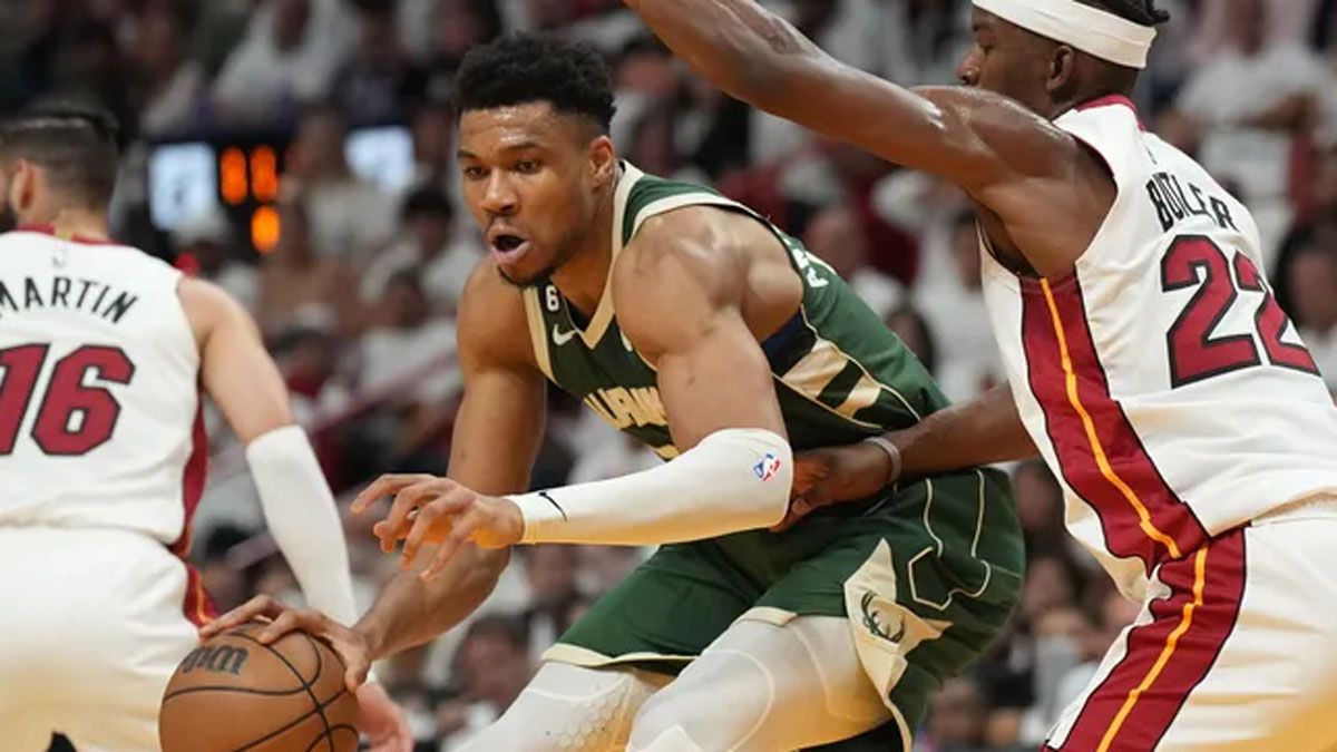 Giannis Antetokoumpo, figura de Milwaukee Bucks, fue uno de los mejores jugadores del año en la NBA