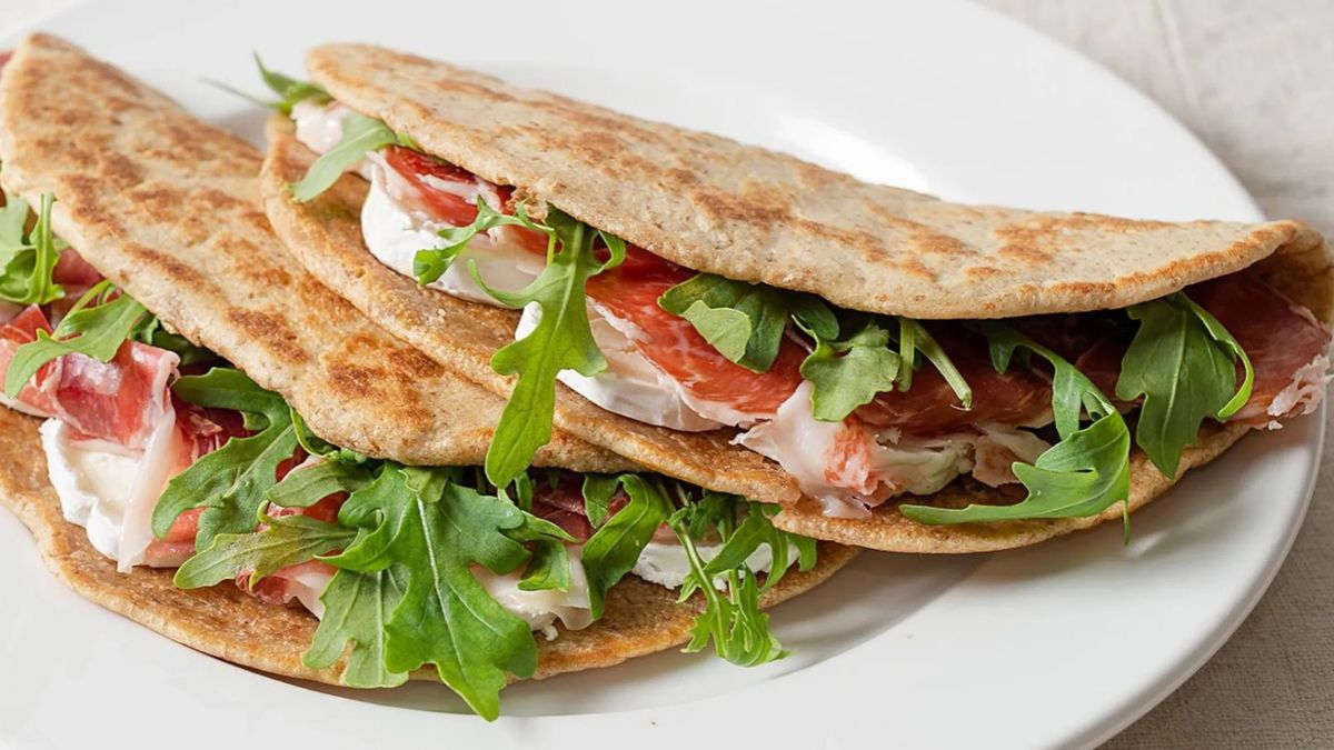 La piadina italiana es un tipo de pan que se prepara en la sart&eacute;n y sirve para preparar muchas recetas.