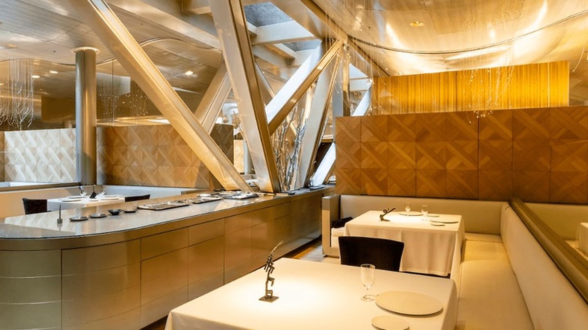 Lasarte, el restaurante de Martín Berasategui se ubica en la ciudad de Barcelona. Lasarte, el restaurante de Martín Berasategui se ubica en la ciudad de Barcelona.