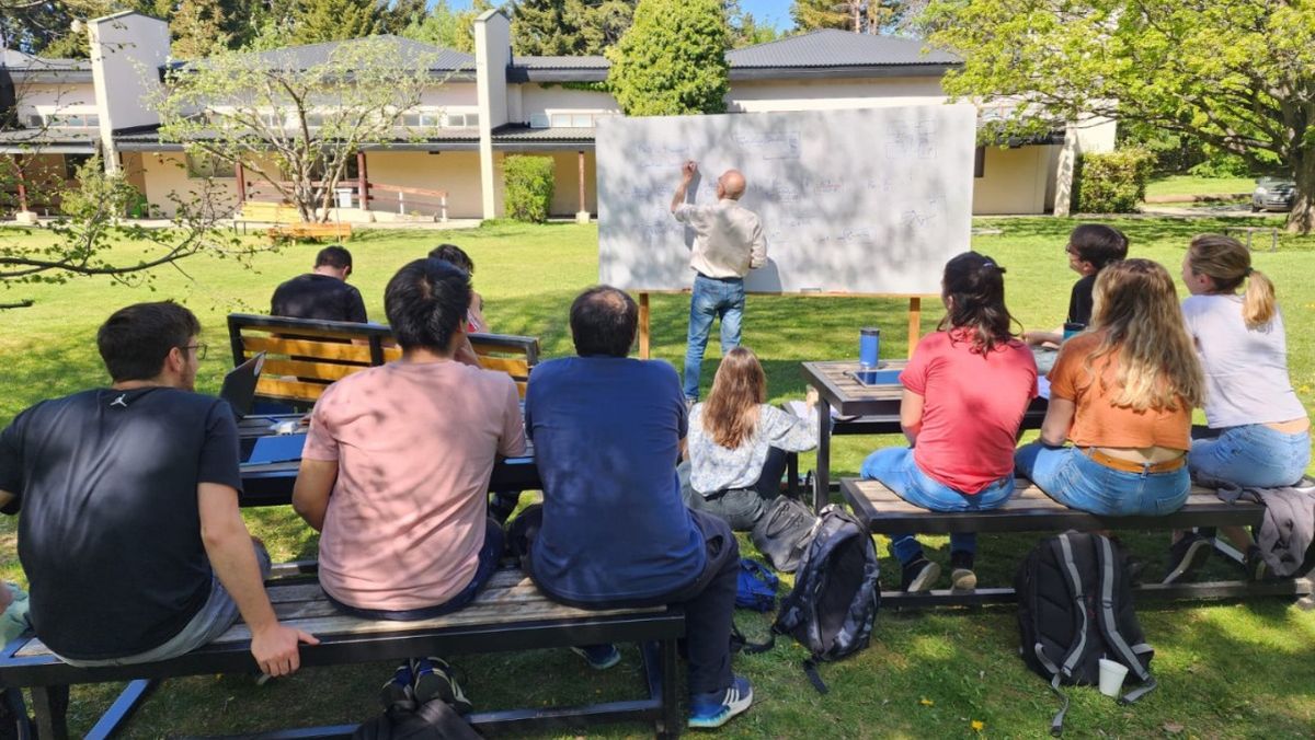 En el campus del Instituto Balseiro se dan cita algunas de las mentes más brillantes del país. 