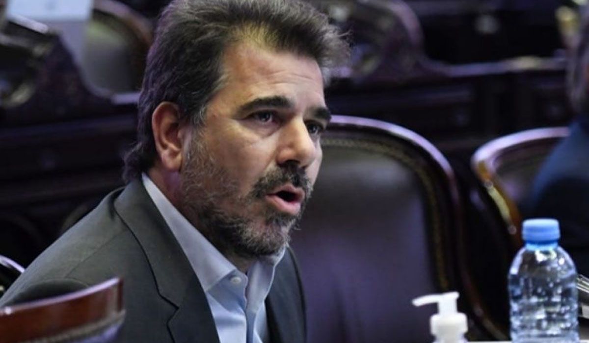 Cristian Ritondo quedó envuelto en un escándalo que involucra a su esposa y a algunos de sus allegados más cercanos en la titularidad de decenas de bienes inmuebles no declarados. Cristian Ritondo quedó envuelto en un escándalo que involucra a su esposa y a algunos de sus allegados más cercanos en la titularidad de decenas de bienes inmuebles no declarados.