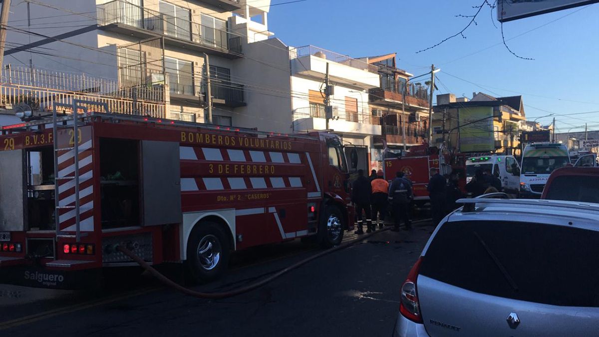 Tragedia en Caseros: se incendió un departamento y murieron tres bomberos
