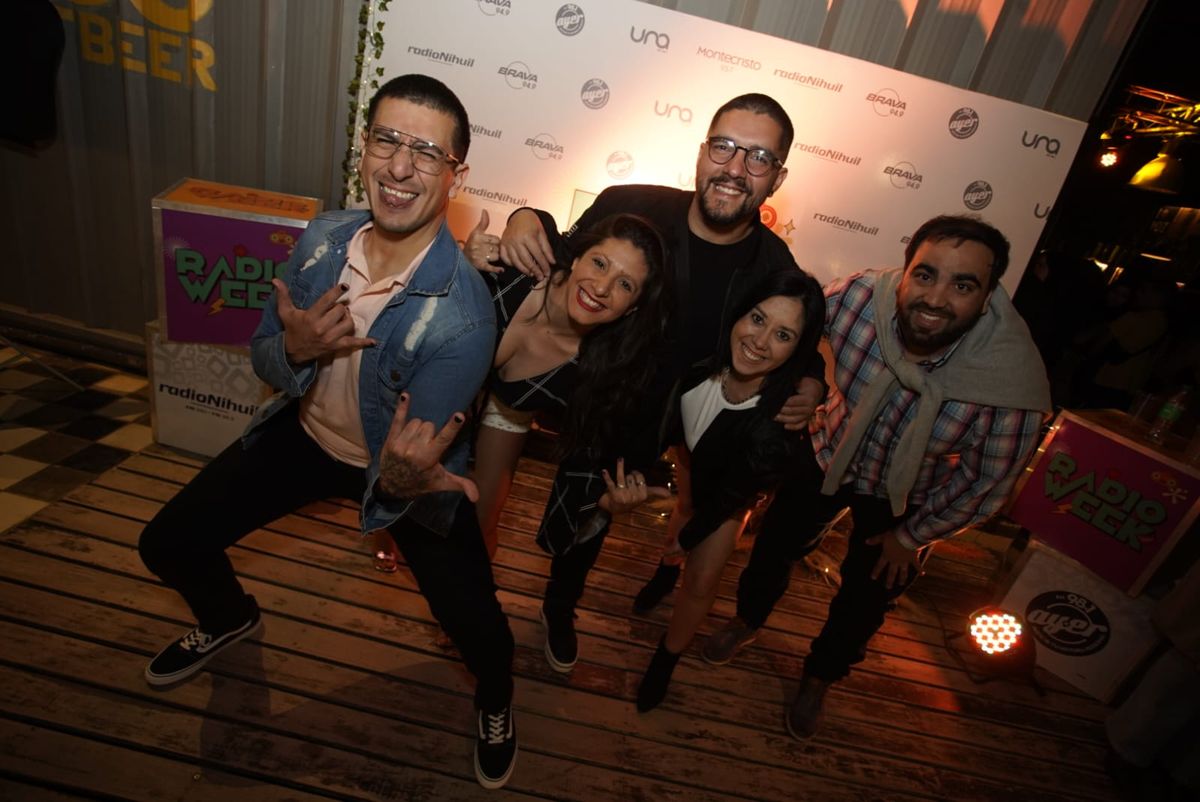 Los productores de radio Nihuil con toda la onda en el festejo aniversario: Andrés Heredia, Paula Jalil, Federico Salazar, Verónica Tripiana y Matías Vazquez.
