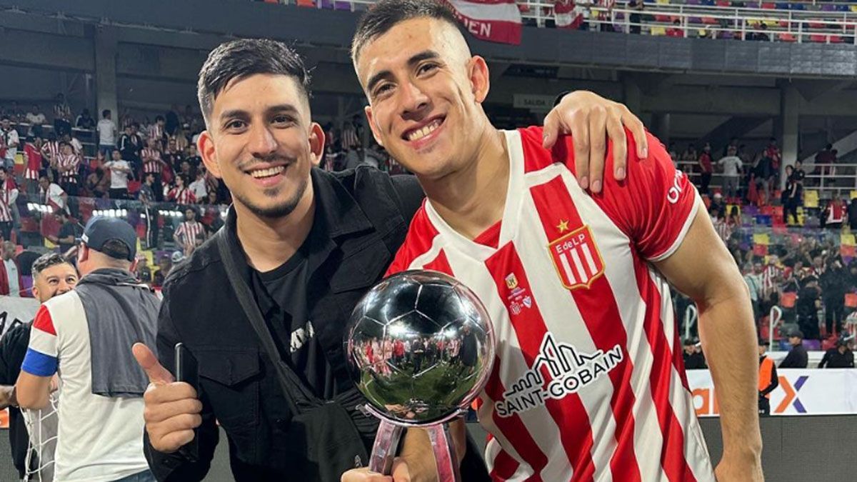 Romero celebró con su familia la obtención de la Copa de la Liga.