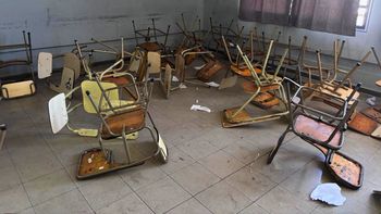 Los destrozos en imágenes: así dejaron los alumnos de 5° año el interior del colegio Santa María Los destrozos en imágenes: así dejaron los alumnos de 5° año el interior del colegio Santa María