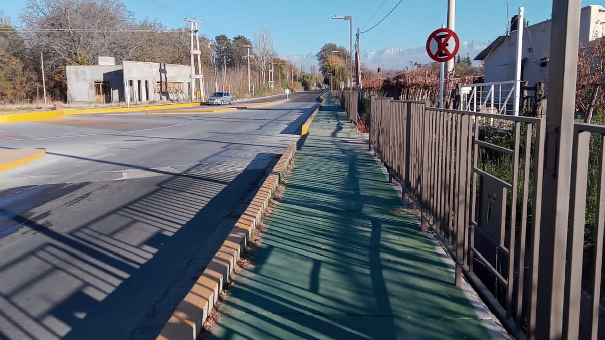 Un tramo de las obras que se están haciendo sobre las ciclovías de Tupungato.