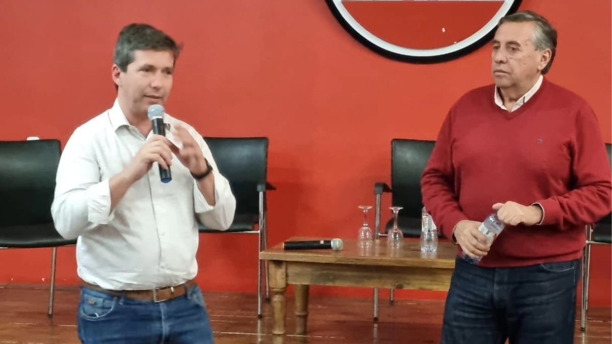 El titular de la UCR mendocina, Andrés Lombardi, calificó de "fraude" la elección en Venezuela. El titular de la UCR mendocina, Andrés Lombardi, calificó de "fraude" la elección en Venezuela.