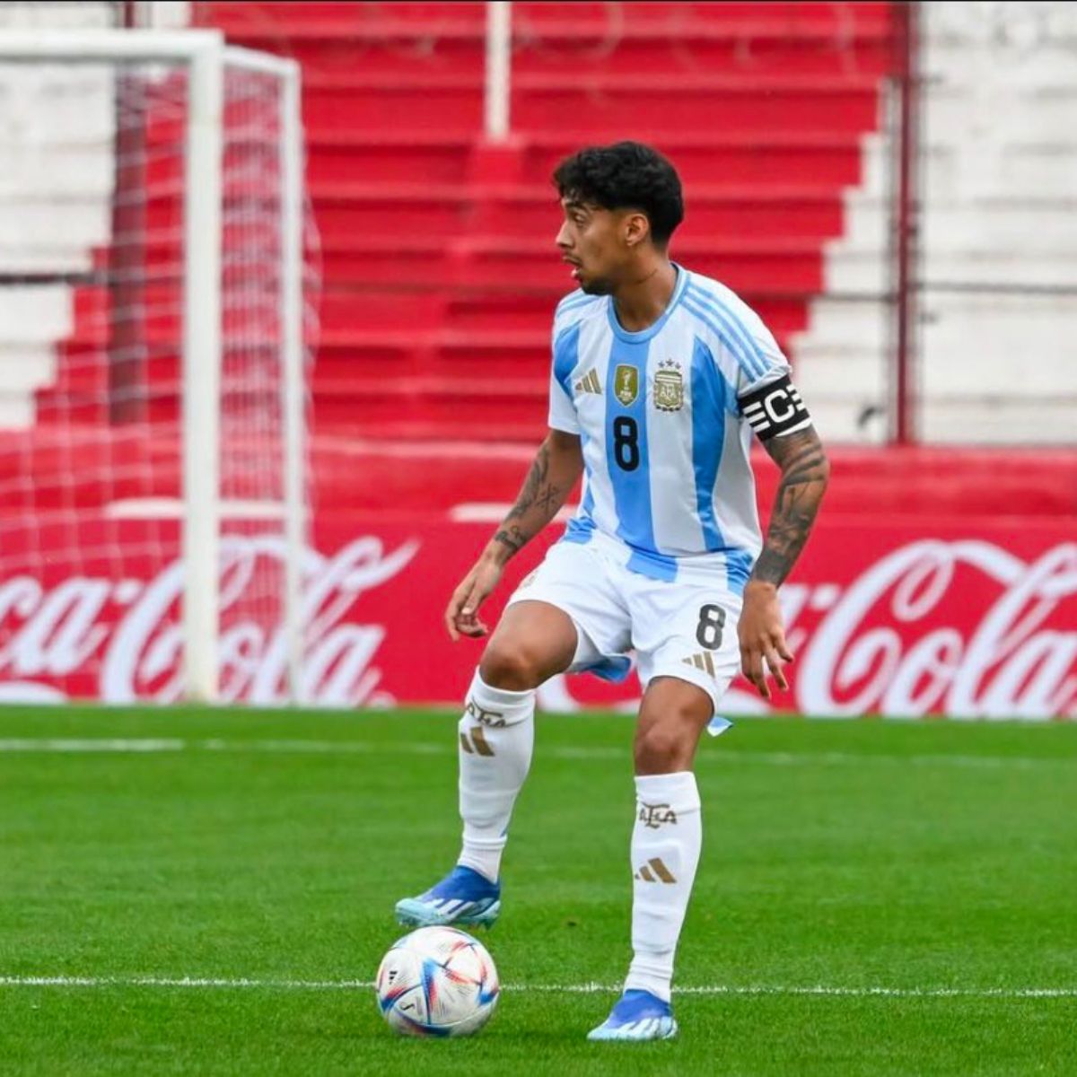 Por cuestiones legales podría frustrarse el pase de Cristian Medina a Estudiantes. Por cuestiones legales podría frustrarse el pase de Cristian Medina a Estudiantes.