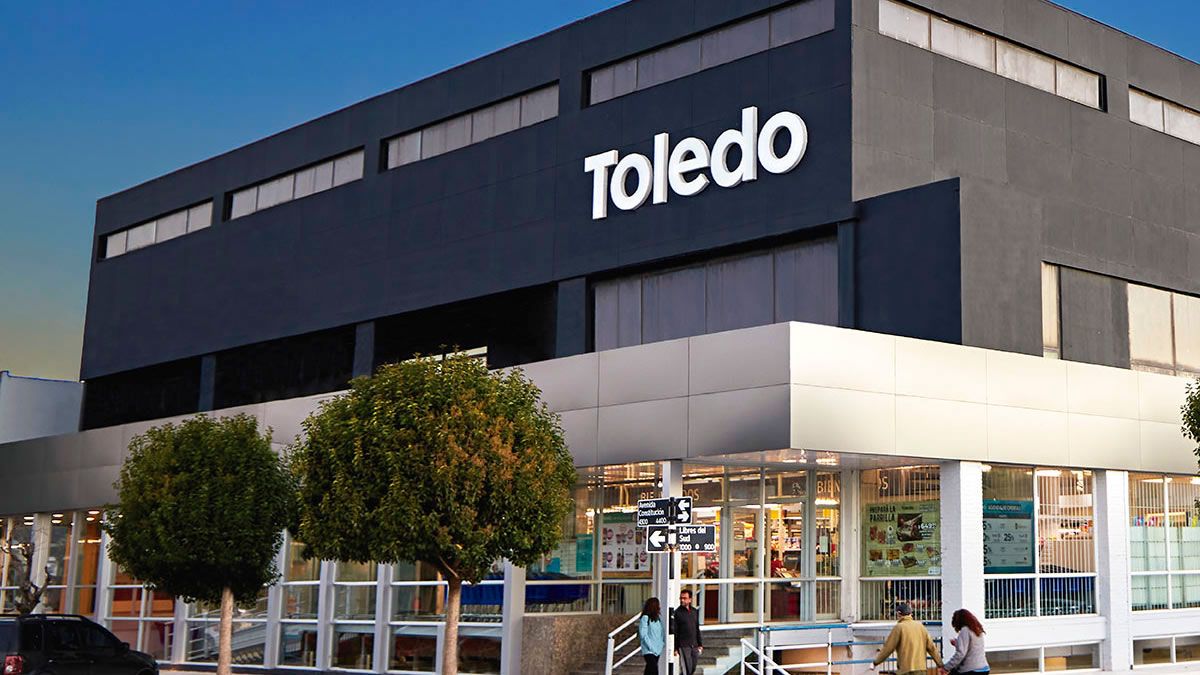 Los supermercados Toledo son de origen argentino, específicamente de Mar del Plata, aunque su fundador, Juan Antonio Toledo, llegó de España. Los supermercados Toledo son de origen argentino, específicamente de Mar del Plata, aunque su fundador, Juan Antonio Toledo, llegó de España.