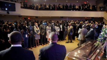 Una multitud acompañó el primer funeral de George Floyd en Minneapolis