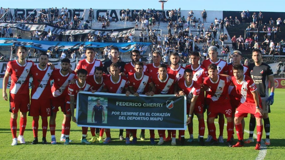Deportivo Maipú recordó a Federico Cherry, el preparador físico del club, que falleció en un accidente.