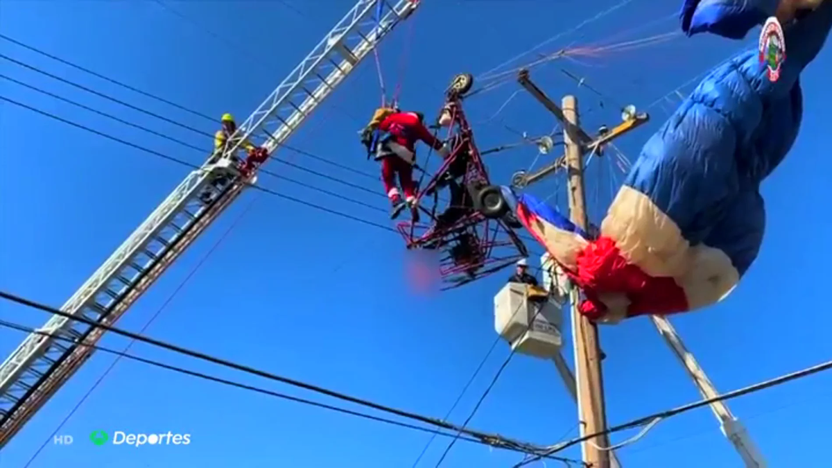 Un parapentista quedó enredado entre cables de alta tensión y se salvó de milagro.