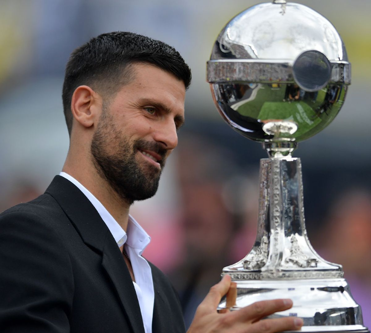 Novak Djokovic inició su visita a Argentina en la final de la Copa Libertadores. Novak Djokovic inició su visita a Argentina en la final de la Copa Libertadores.