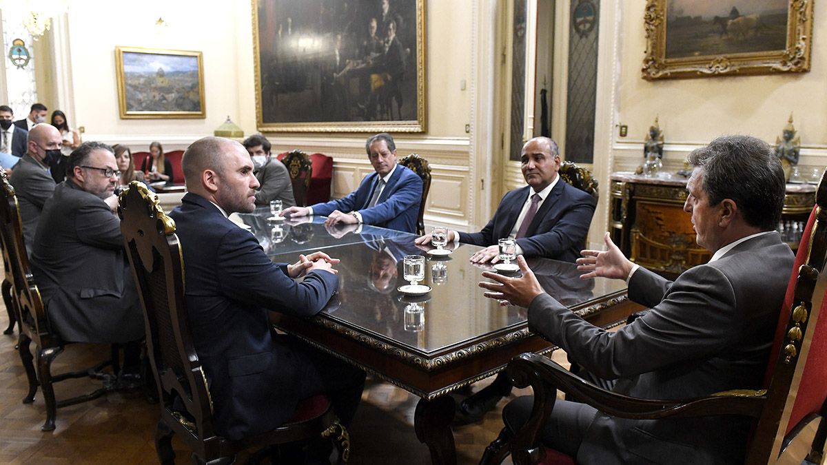 Previo a la exposición de los funcionarios, el presidente de la Cámara baja, Sergio Massa recibió en el Salón de Honor a Manzur; Guzmán; Rigo; Chodos y Pesce.