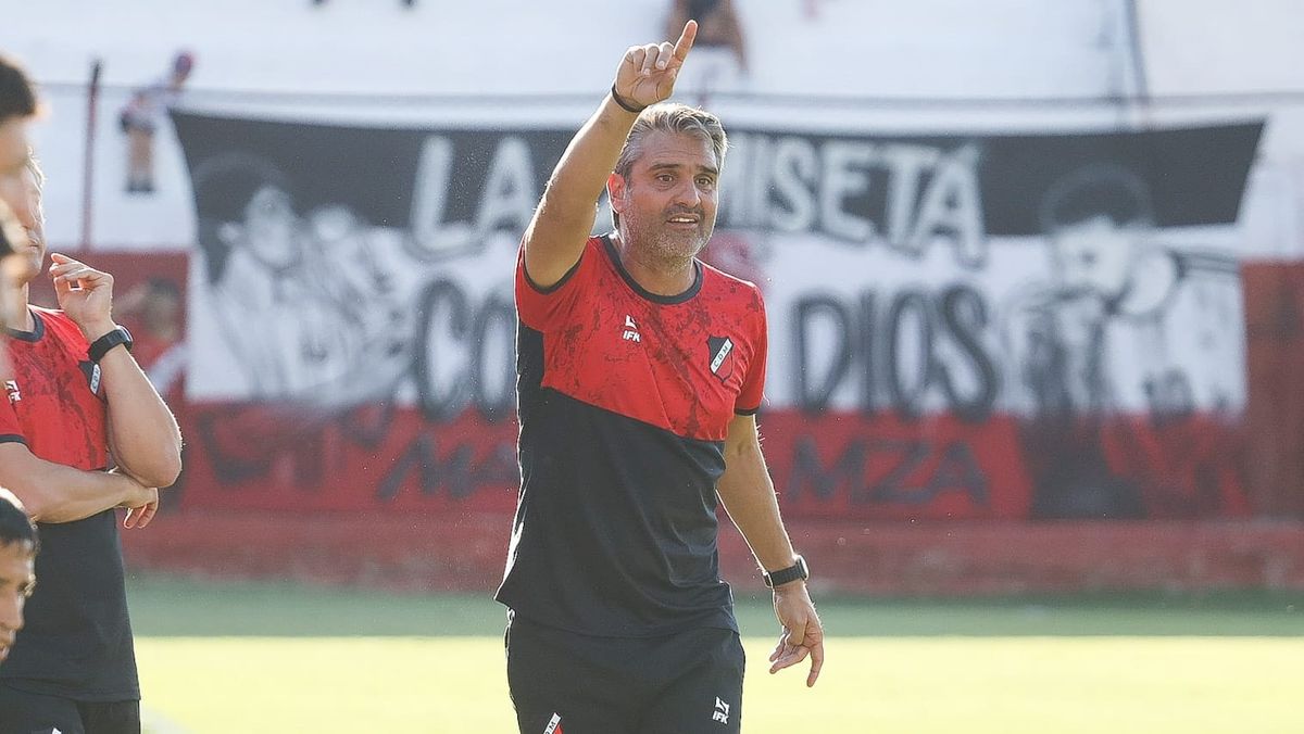 El entrenador Juan Manuel Sara fue muy autocrítico con el presente que vive el Deportivo Maipú. El entrenador Juan Manuel Sara fue muy autocrítico con el presente que vive el Deportivo Maipú.